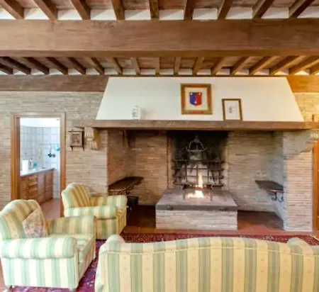 Fattoria Uccelliera Vila Lorenzana Exterior foto